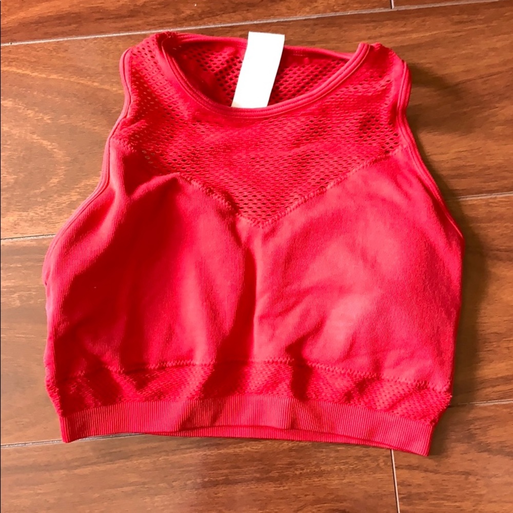 Adorable red set from Fabletics - Picture 2 of 4